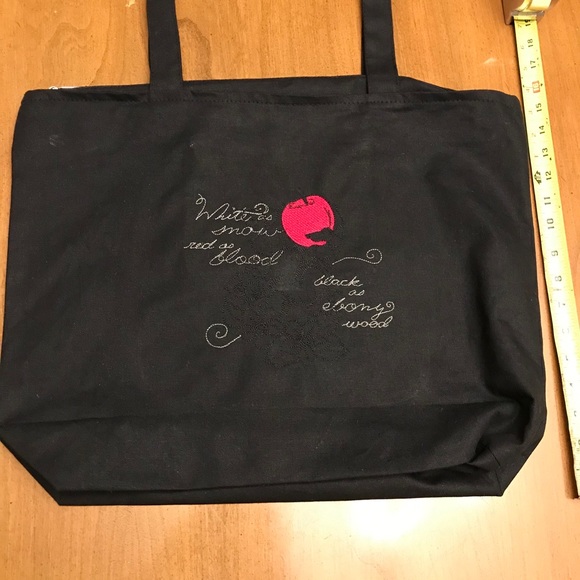 NWOT Snow WhiteTote - Free w/$50 purchase - Picture 4 of 4